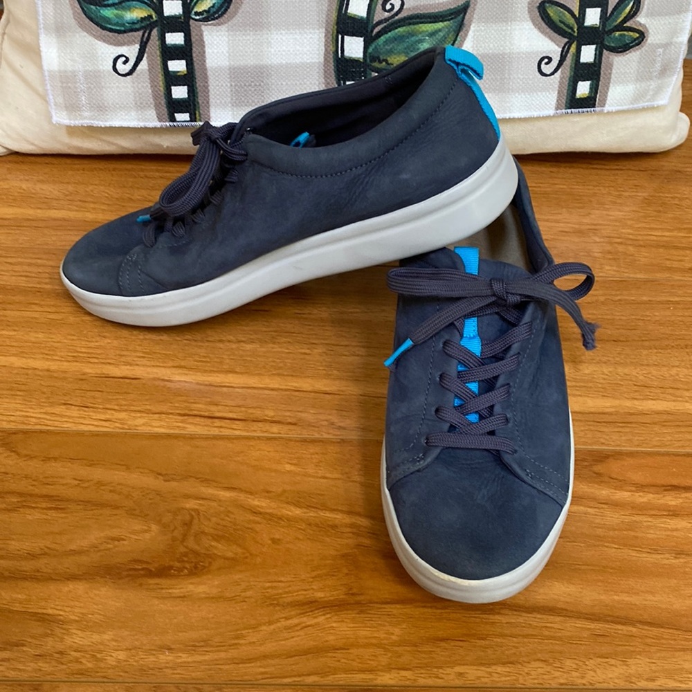 Womens Vionic Paisley Lace Up Sneaker Navy